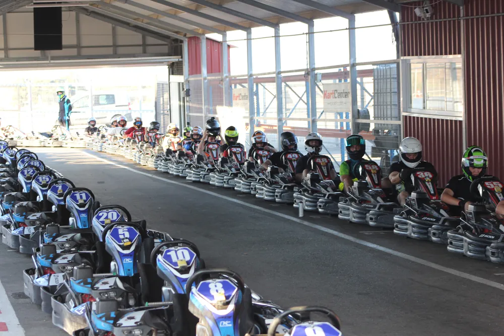 Karts idénticos y sistema de lastre
